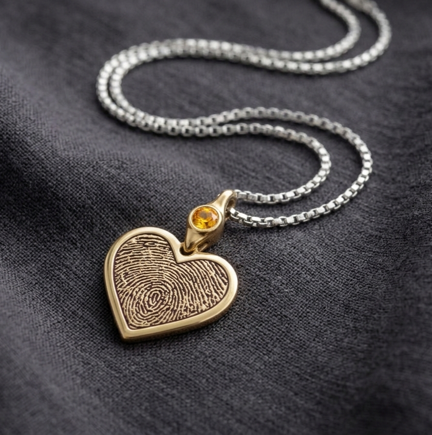 Gold Heart Gem Urn.png__PID:a0d5b840-2a80-409c-af25-364305e407b1