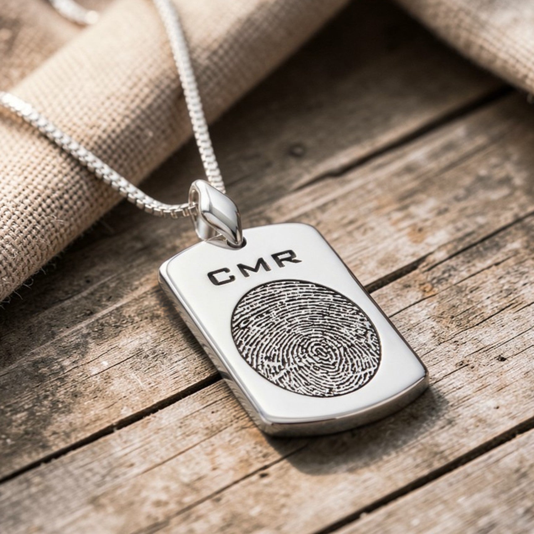 dog tag_lifestyle.jpg__PID:62267bc5-d1d3-43af-a3e8-b7f938c0551c