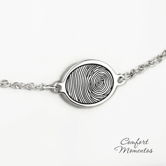 Silver oval charm bracelet engraved with a black fingerprint, with a rounded cable chain